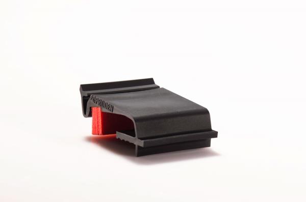 Trim Saver® - Niederhalter/Auswerfer zur Minimierung des Randbeschnitts an axialen Einlauf- und Auslaufschneidlinien bei Rotationswerkzeugen, rot